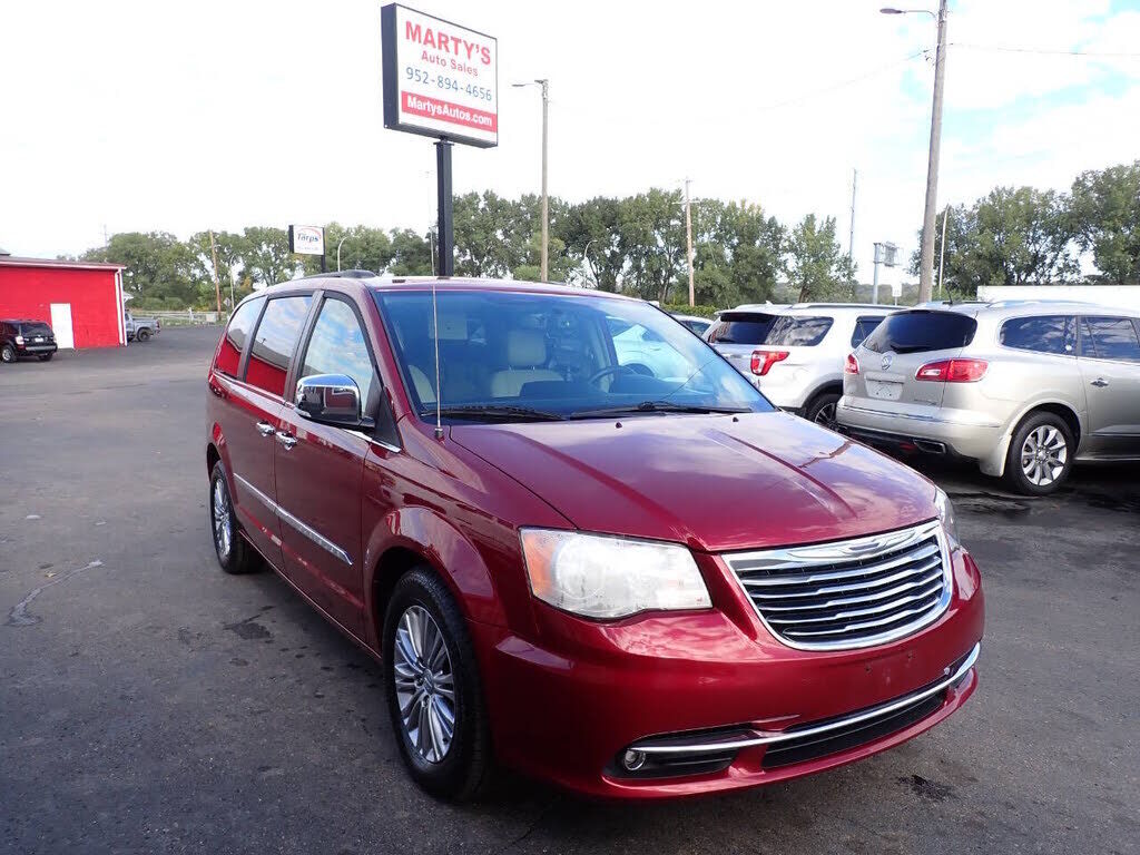 2016 CHRYSLER Town and Country