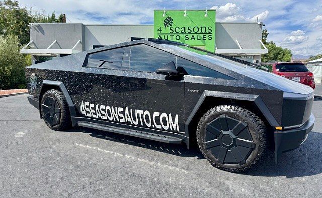 2024 TESLA Cybertruck