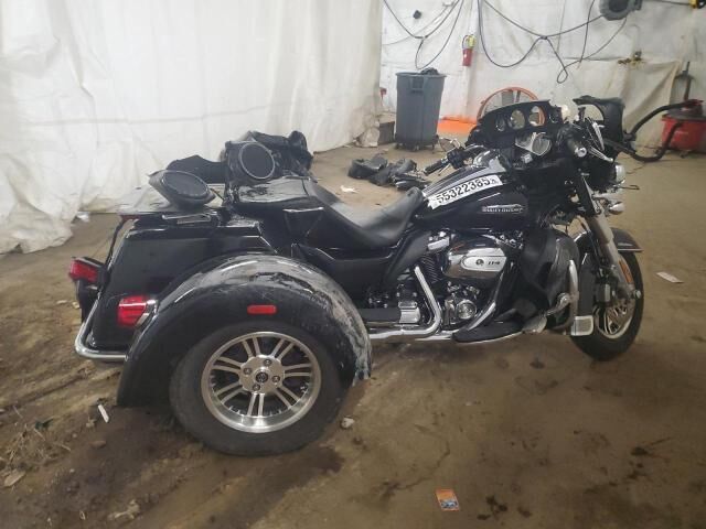 2021 HARLEY DAVIDSON FLHTCUTG / Tri Glide Ultra