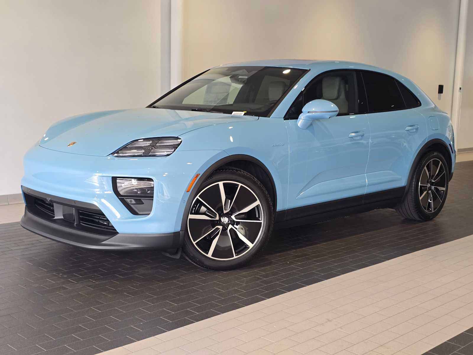 2026 PORSCHE Macan