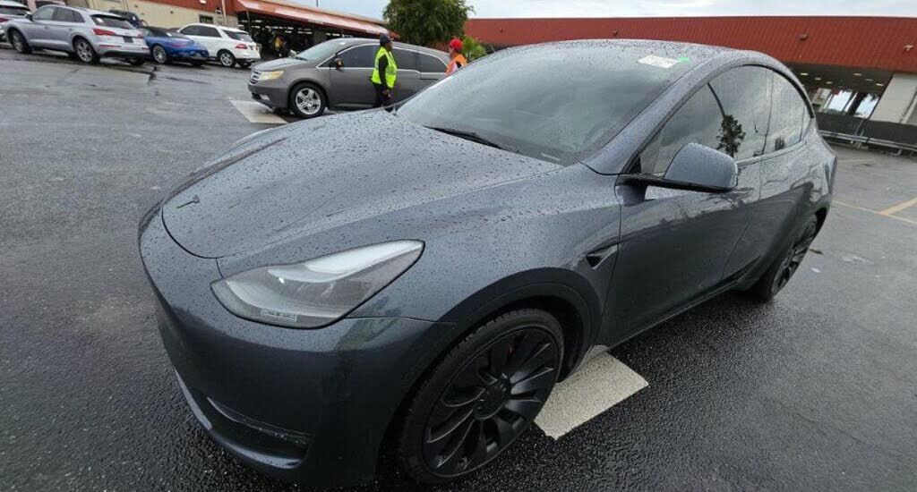 2023 TESLA Model Y