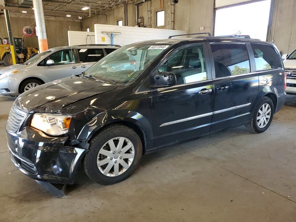 2014 CHRYSLER Town and Country