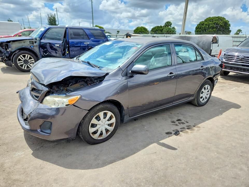 2013 TOYOTA Corolla