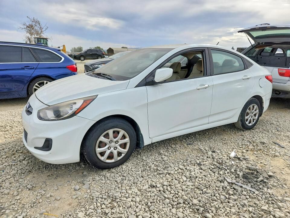 2013 HYUNDAI Accent