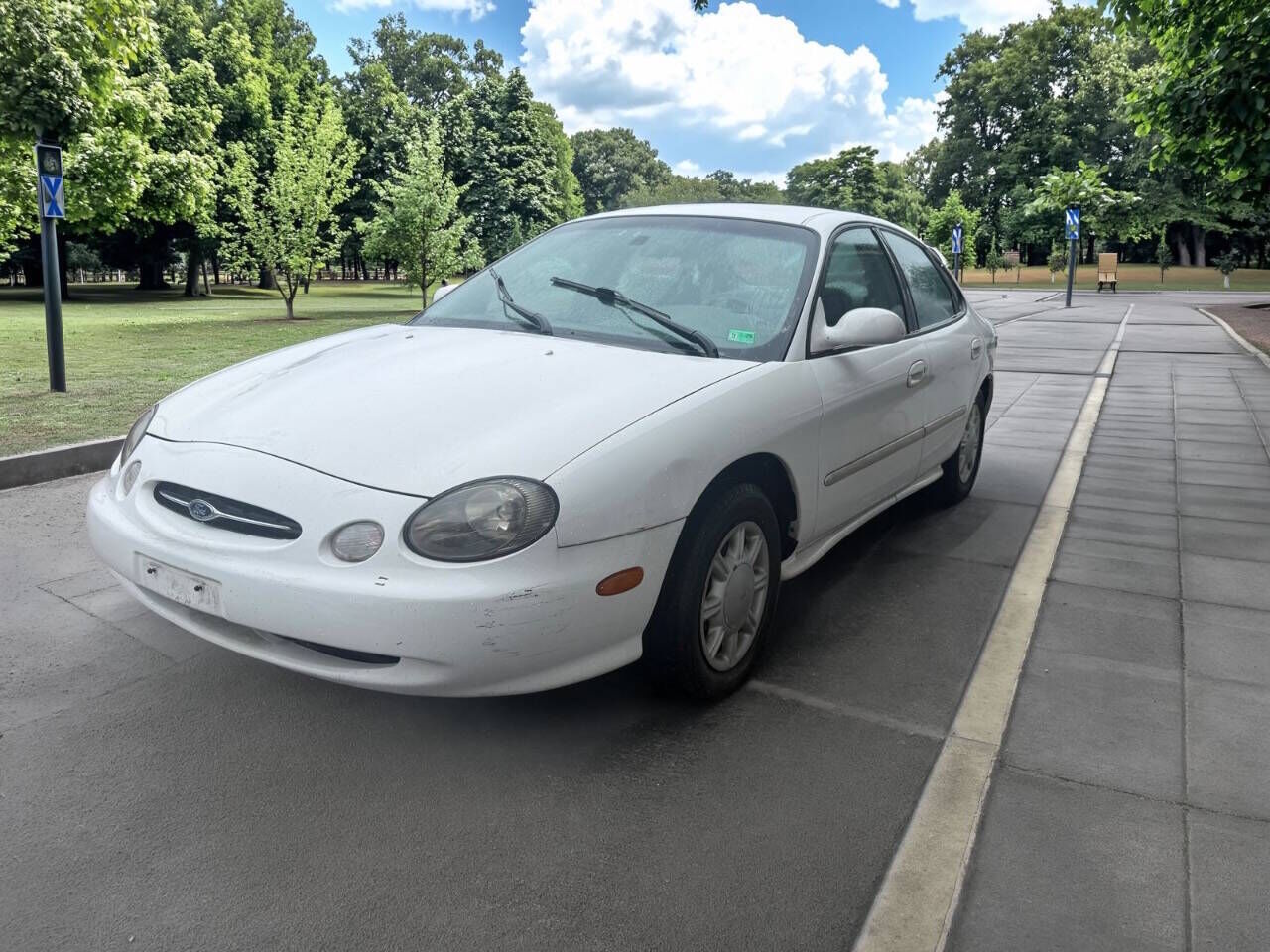 1998 FORD Taurus