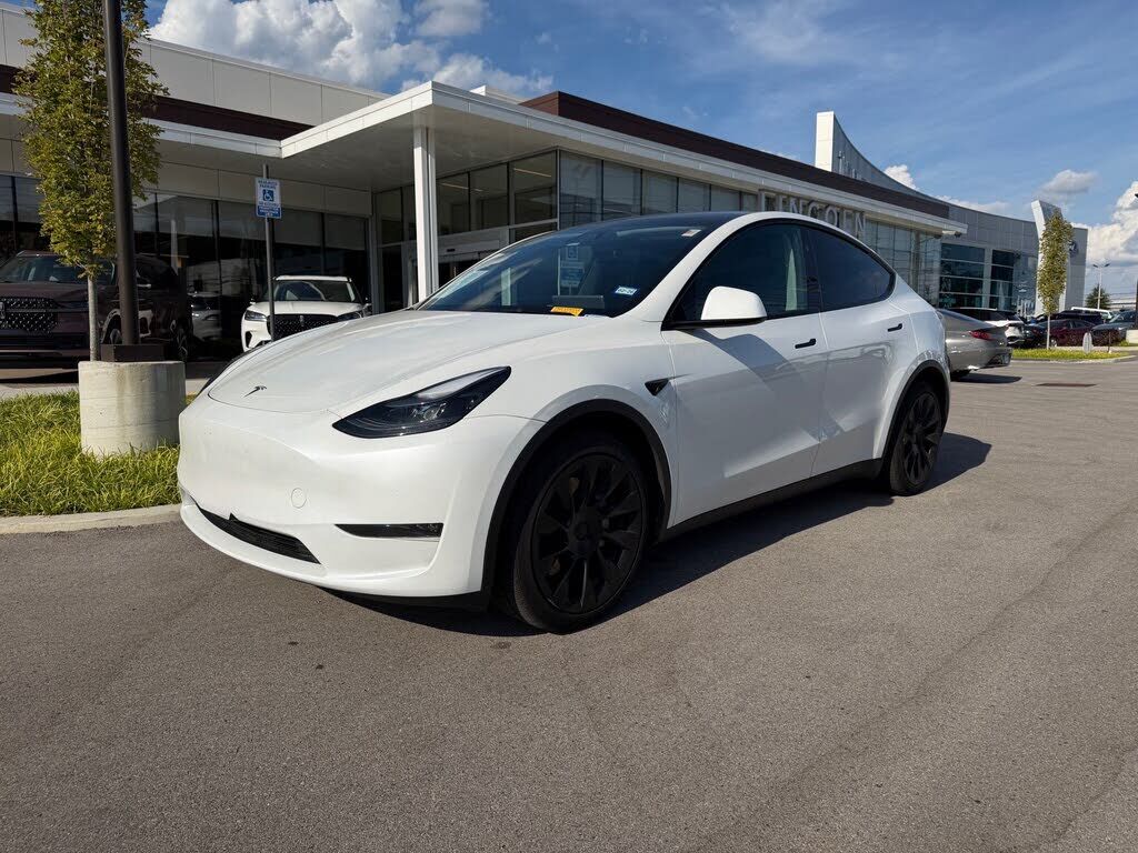 2024 TESLA Model Y