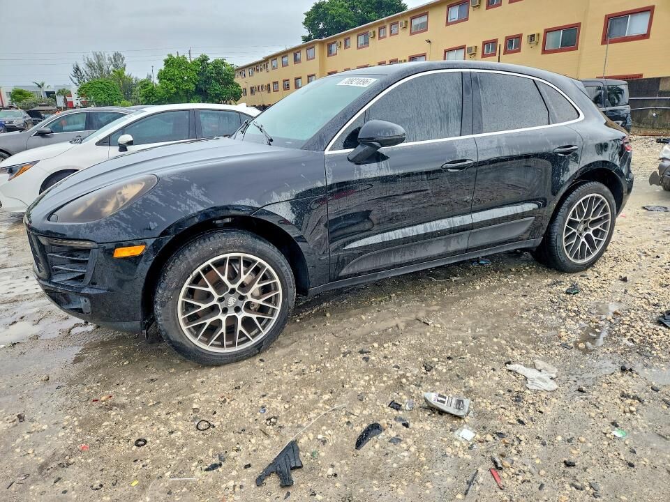 2017 PORSCHE Macan