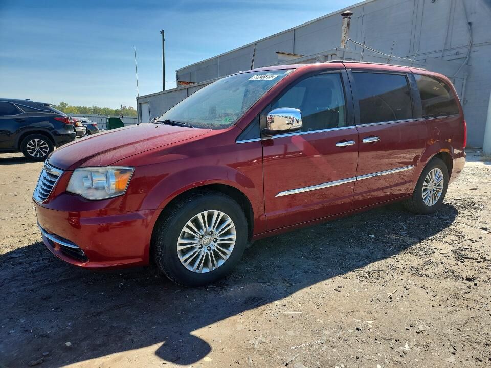 2013 CHRYSLER Town and Country