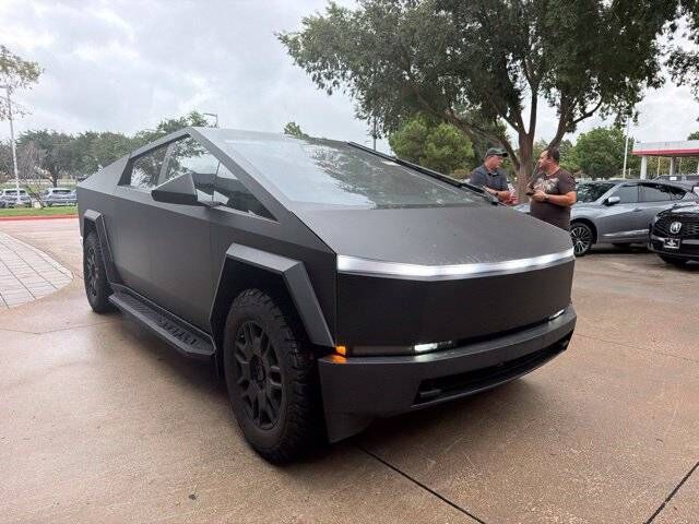 2024 TESLA Cybertruck