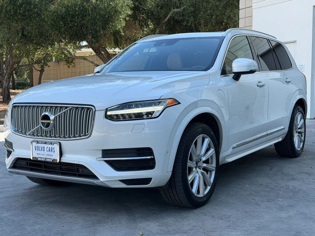 2017 VOLVO XC90