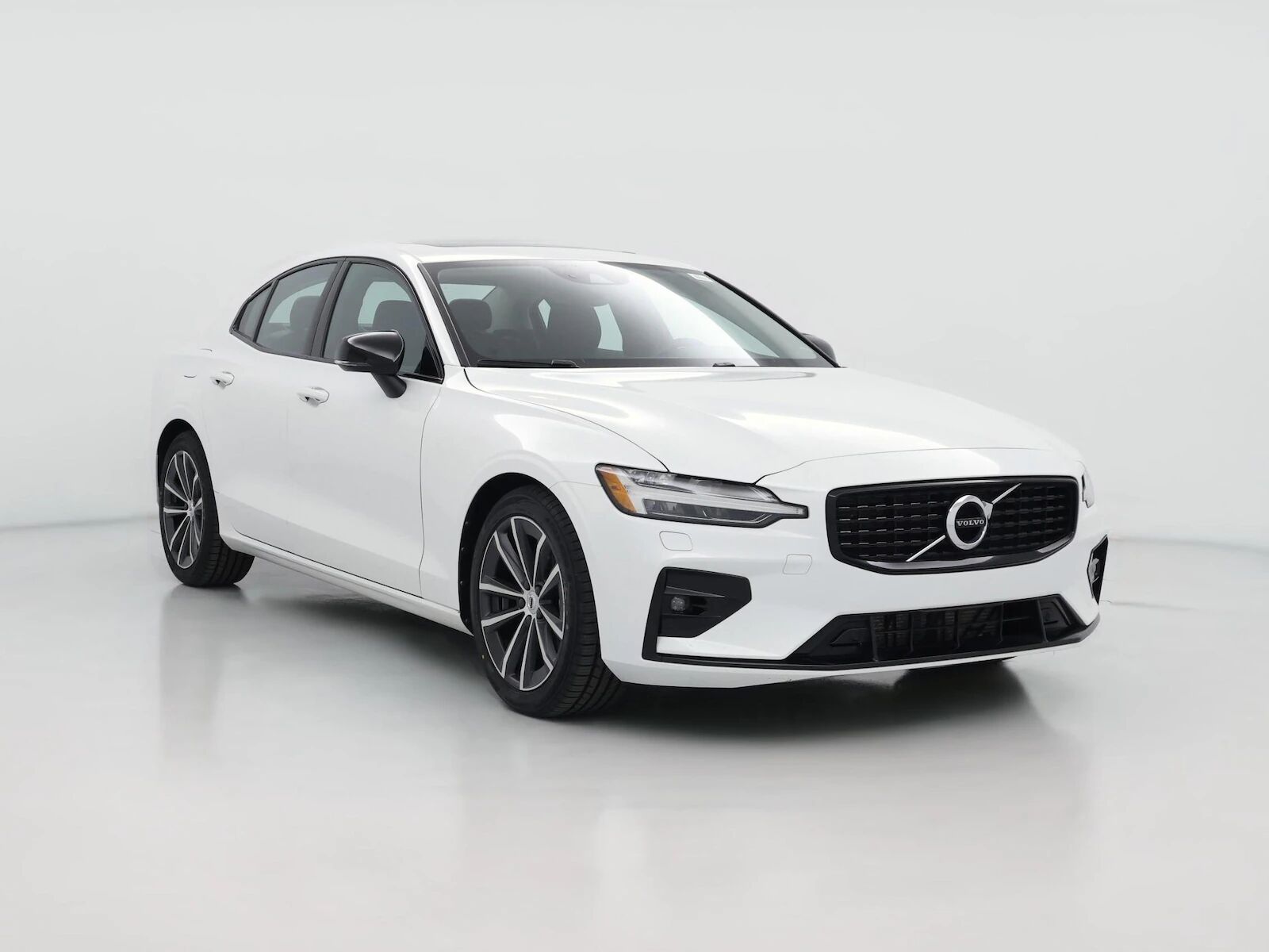 2022 VOLVO S60