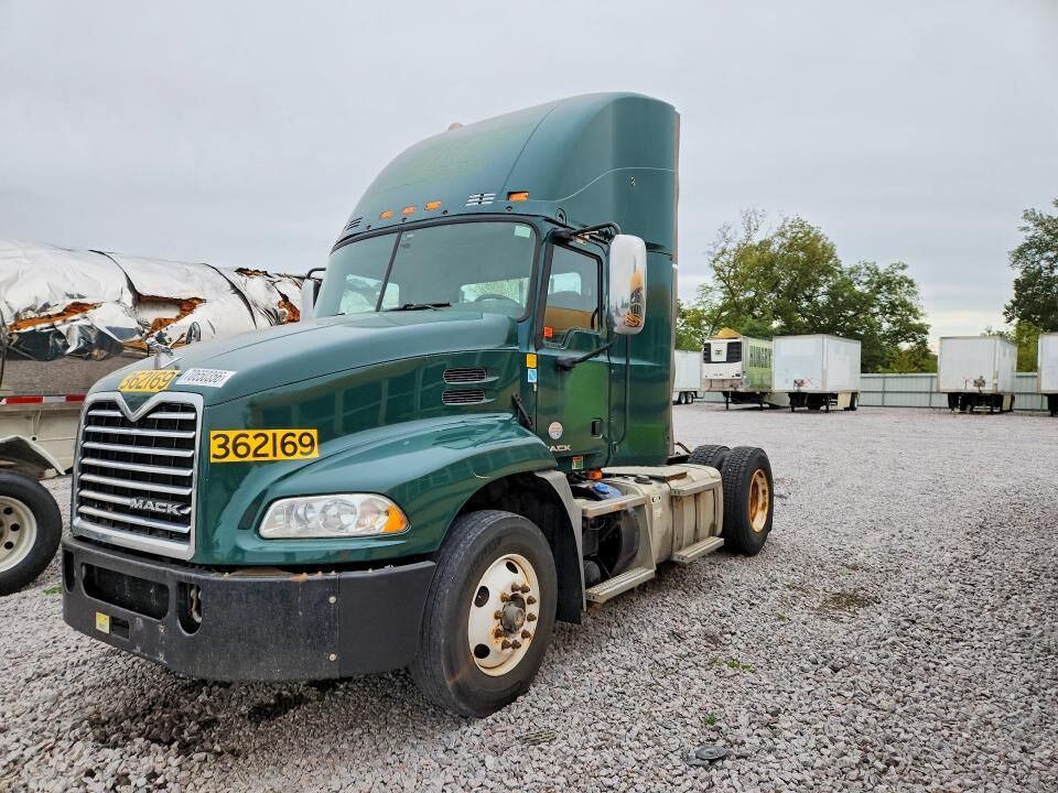 2017 MACK CXU