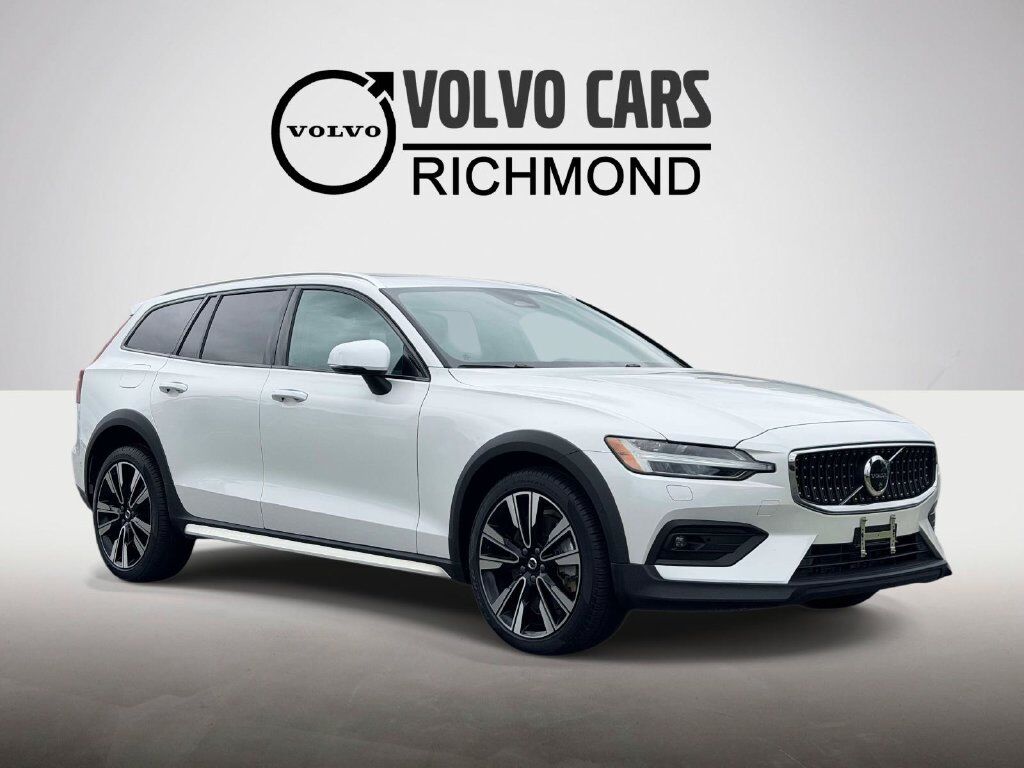 2025 VOLVO V60CC