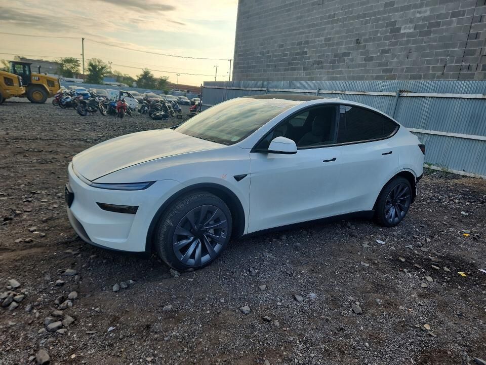 2026 TESLA Model Y