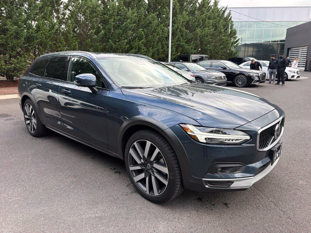 2025 VOLVO V90CC