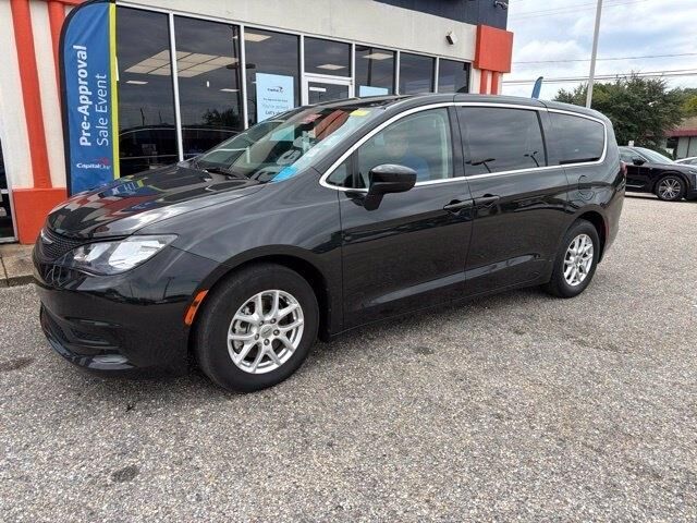 2022 CHRYSLER Voyager