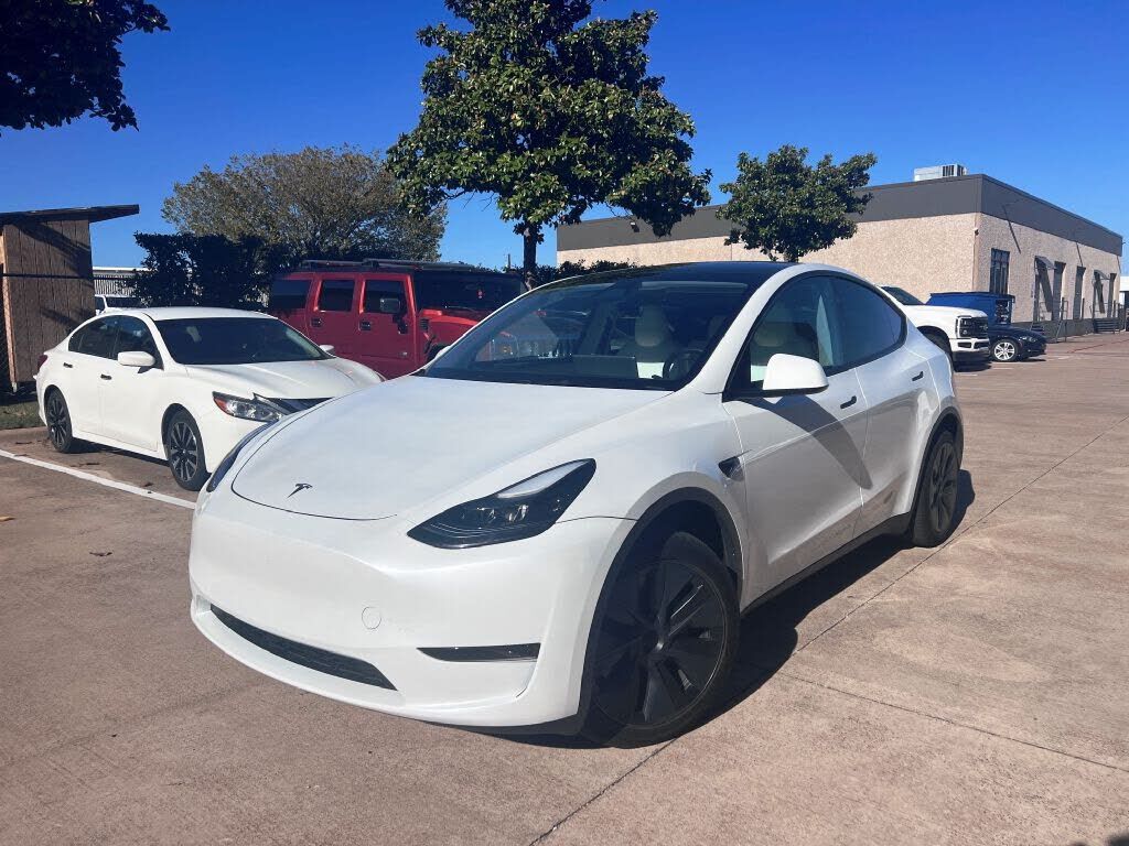 2024 TESLA Model Y