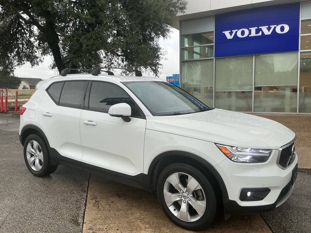 2020 VOLVO XC40