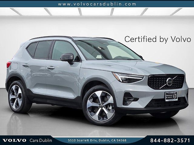 2026 VOLVO XC40