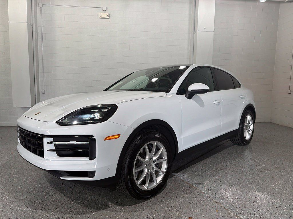 2024 PORSCHE Cayenne