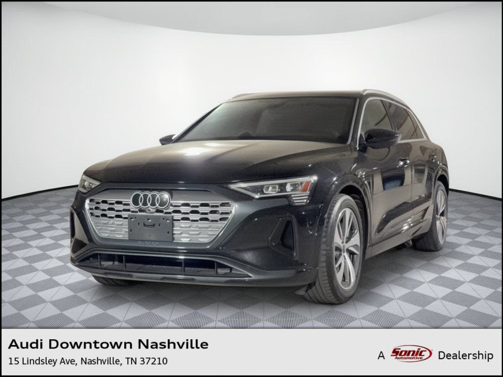 2024 AUDI Q8