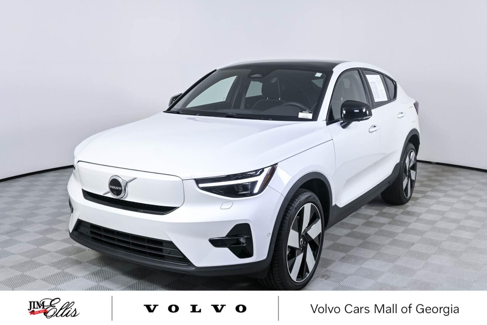 2023 VOLVO C40