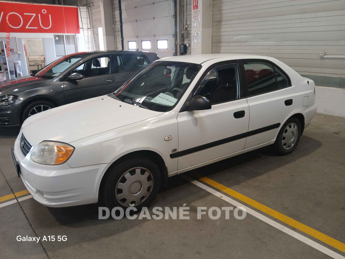 2003 HYUNDAI Accent