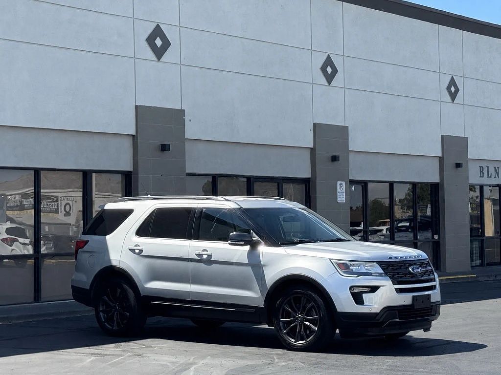2018 FORD Explorer