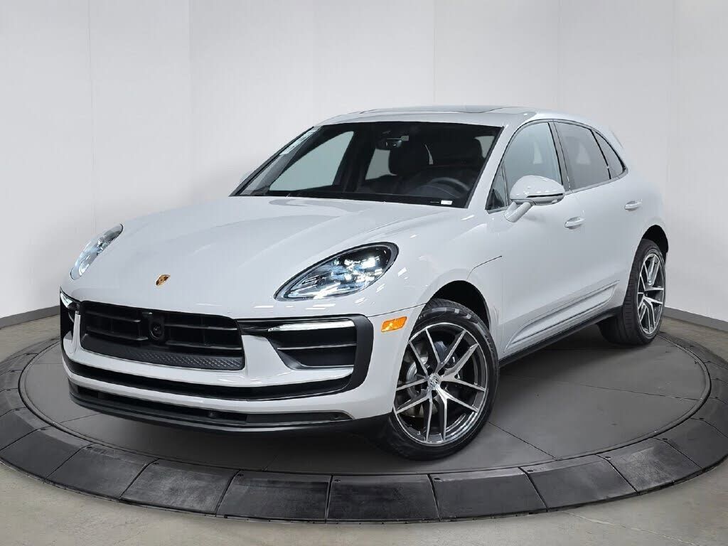 2026 PORSCHE Macan