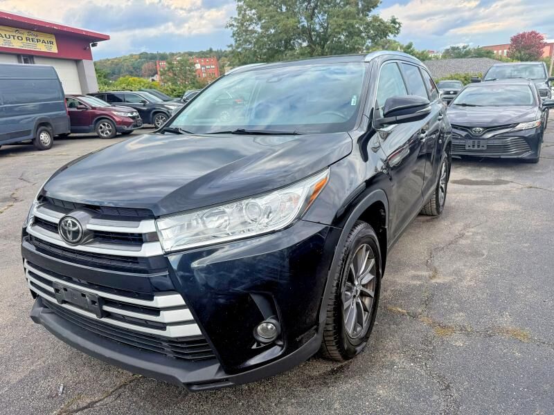 2019 TOYOTA Highlander