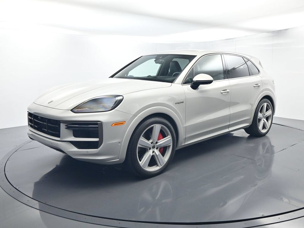 2025 PORSCHE Cayenne