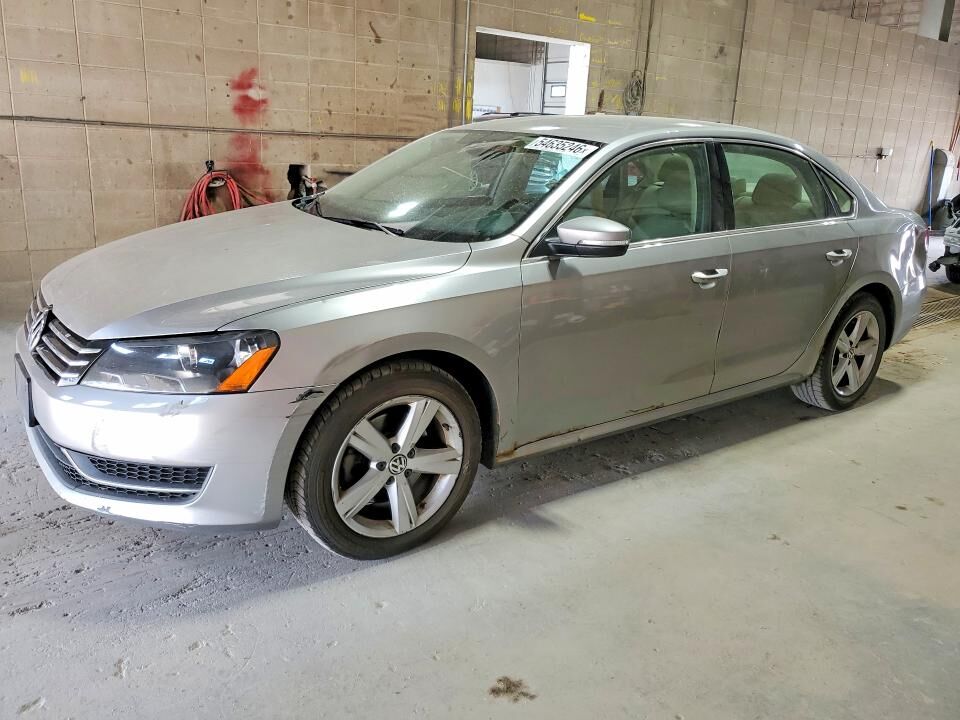2013 VOLKSWAGEN Passat