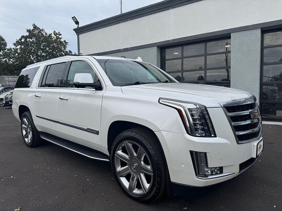 2017 CADILLAC Escalade ESV