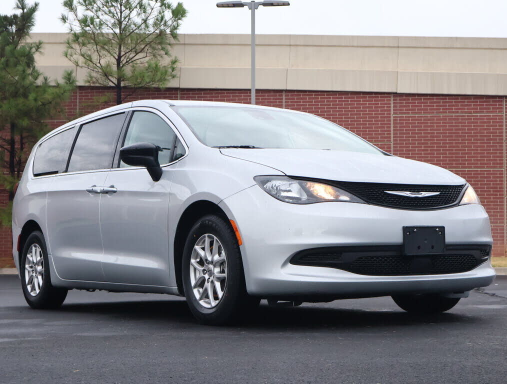 2024 CHRYSLER Voyager