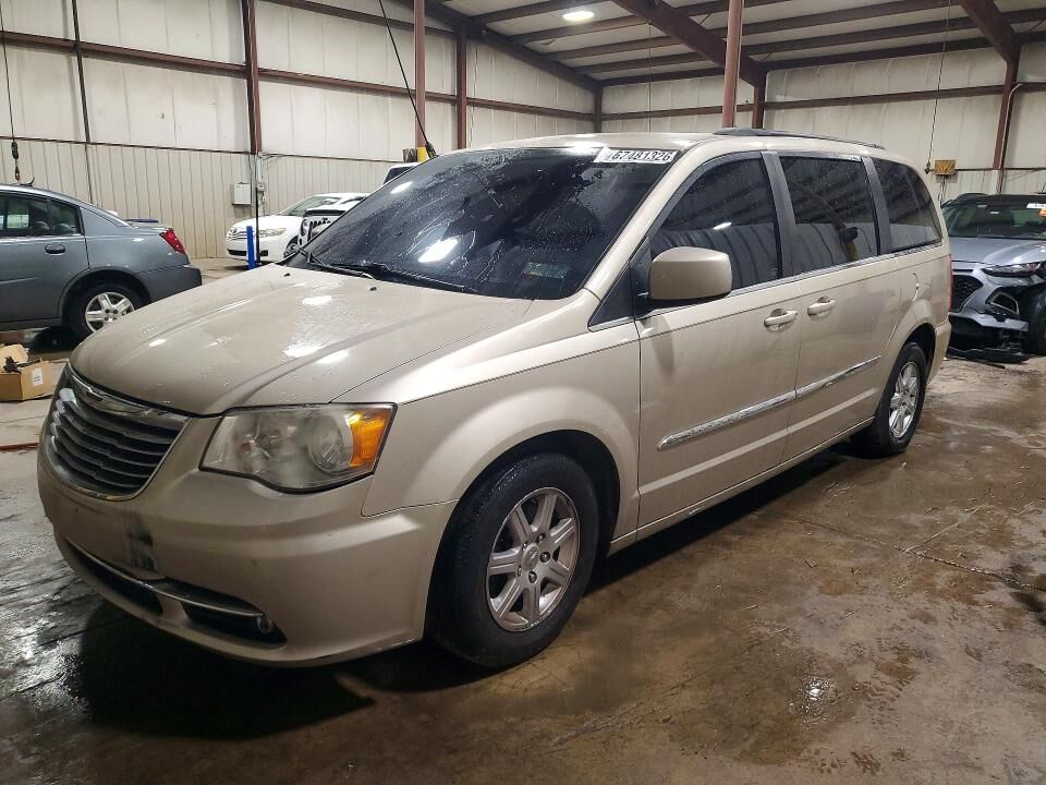 2013 CHRYSLER Town and Country