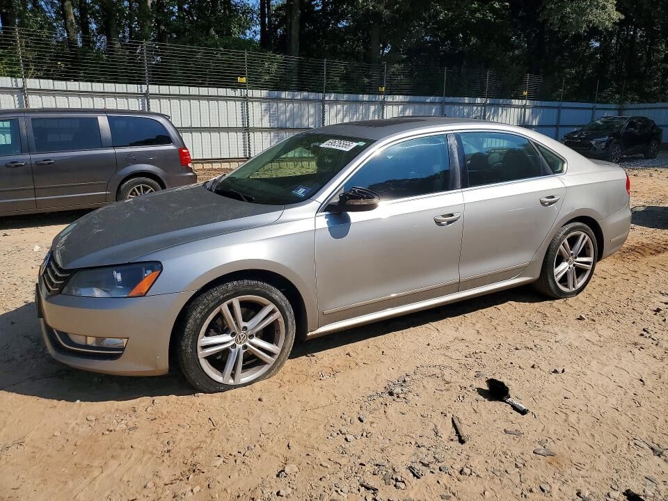 2012 VOLKSWAGEN Passat