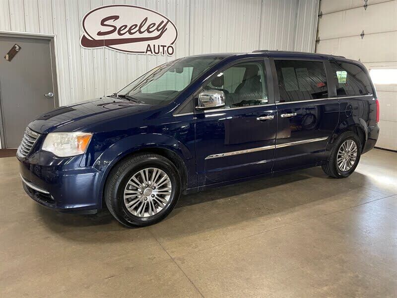 2014 CHRYSLER Town and Country