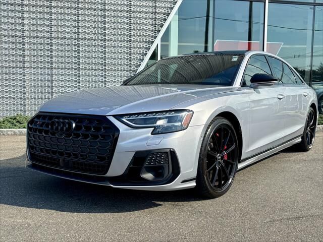 2023 AUDI S8