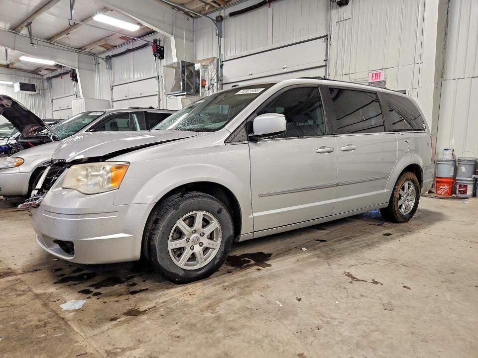 2010 CHRYSLER Town and Country