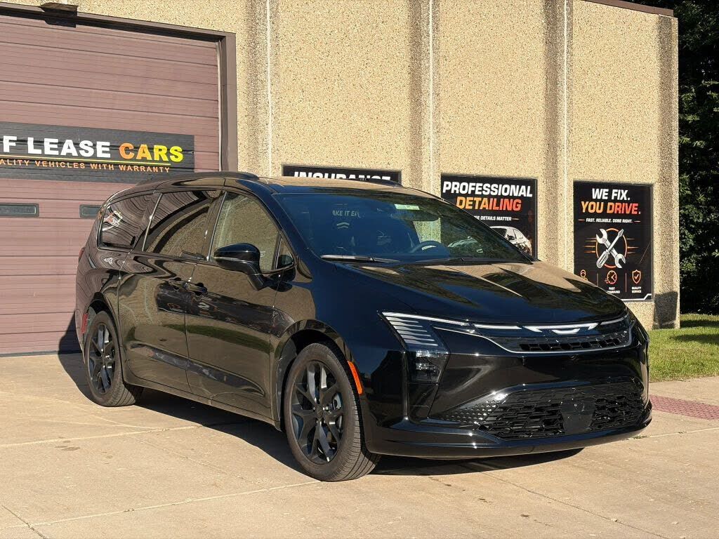 2027 CHRYSLER Pacifica
