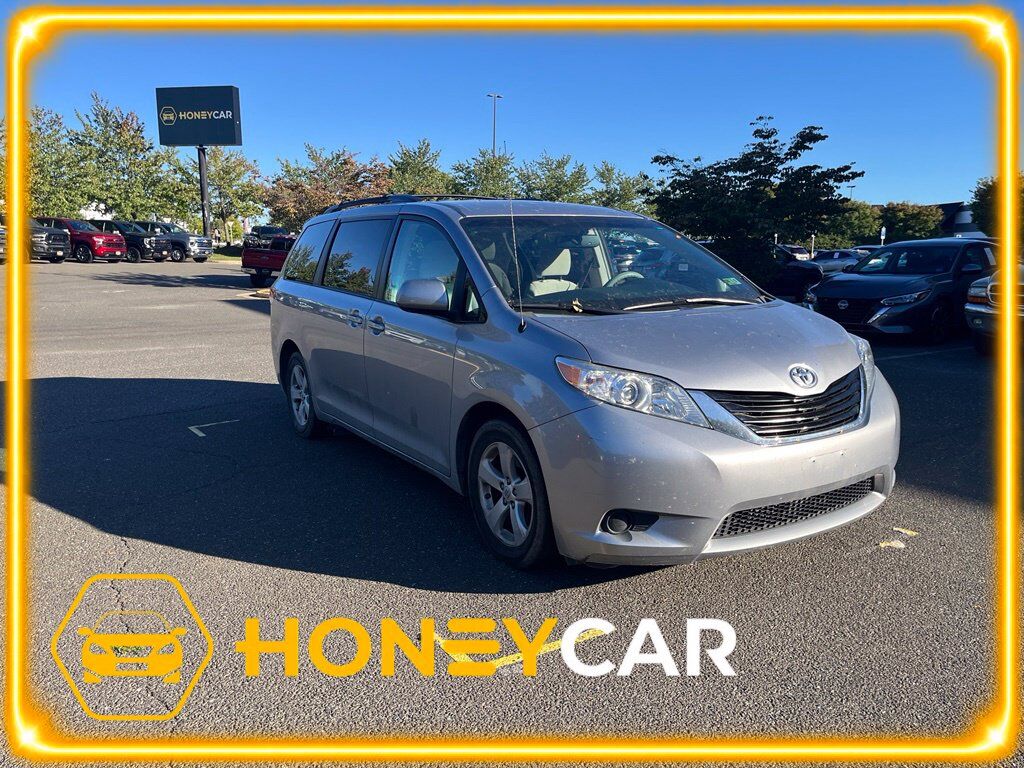 2013 TOYOTA Sienna