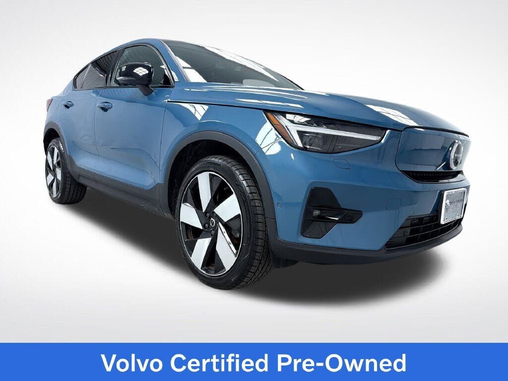2023 VOLVO C40