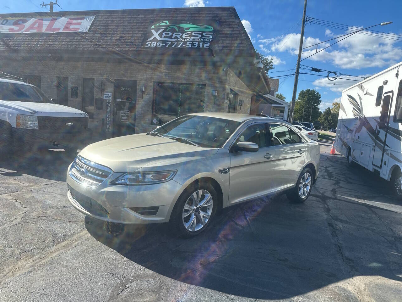 2011 FORD Taurus
