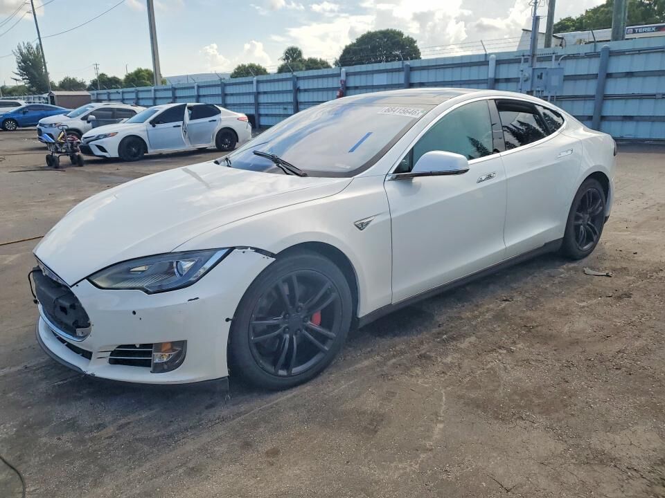 2015 TESLA Model S