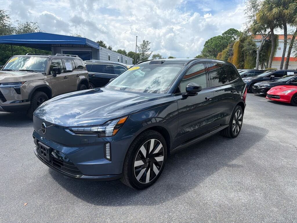 2025 VOLVO EX90