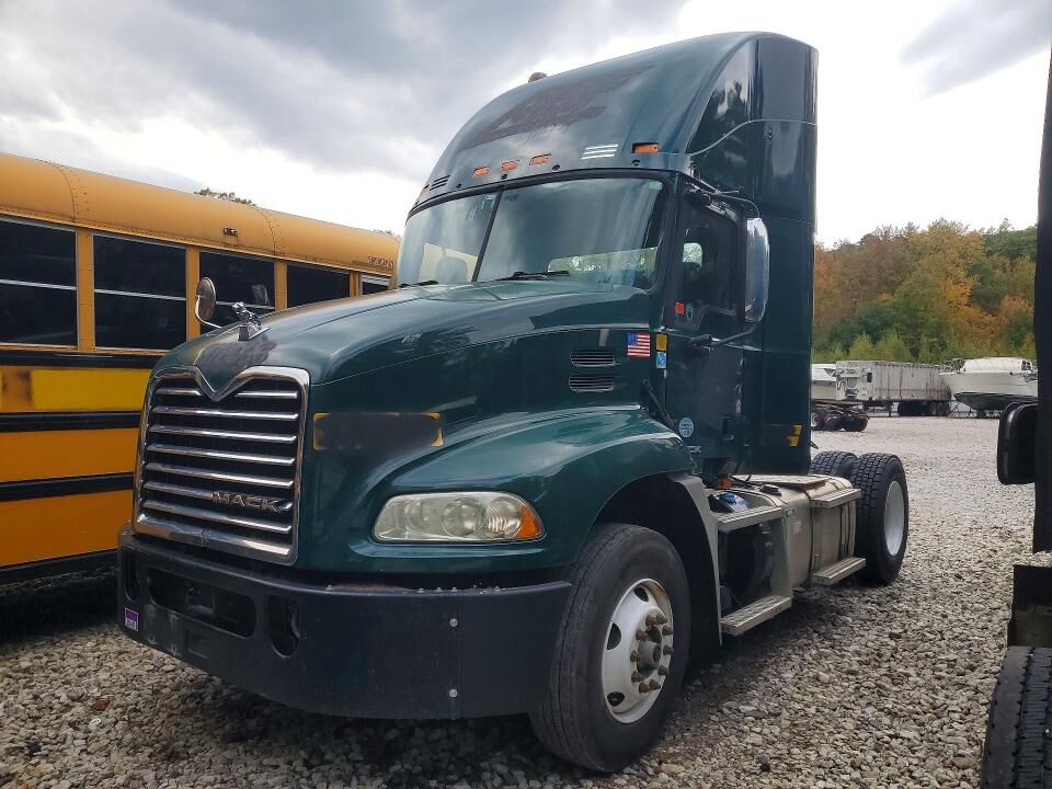 2018 MACK CXU
