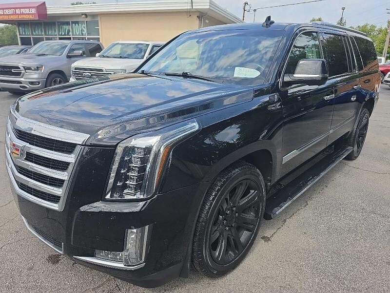 2017 CADILLAC Escalade ESV