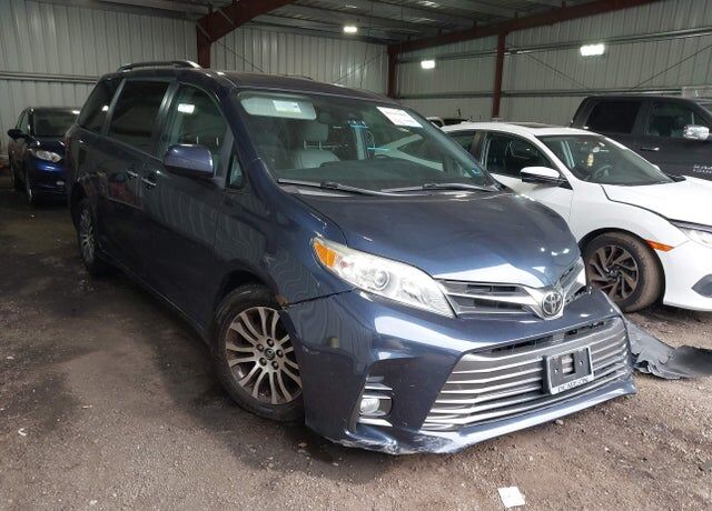 2019 TOYOTA Sienna
