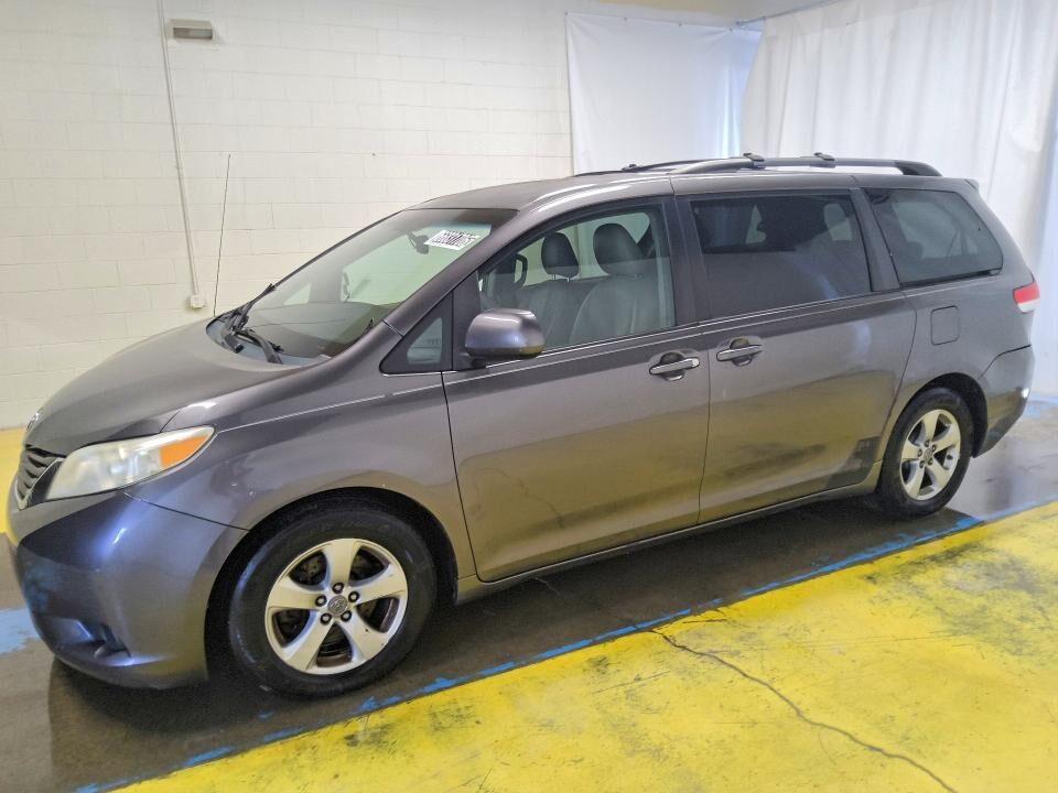 2011 TOYOTA Sienna