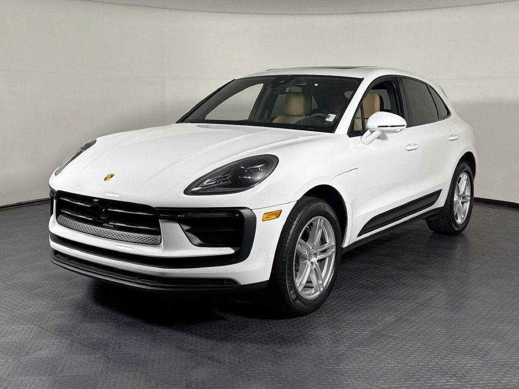 2026 PORSCHE Macan